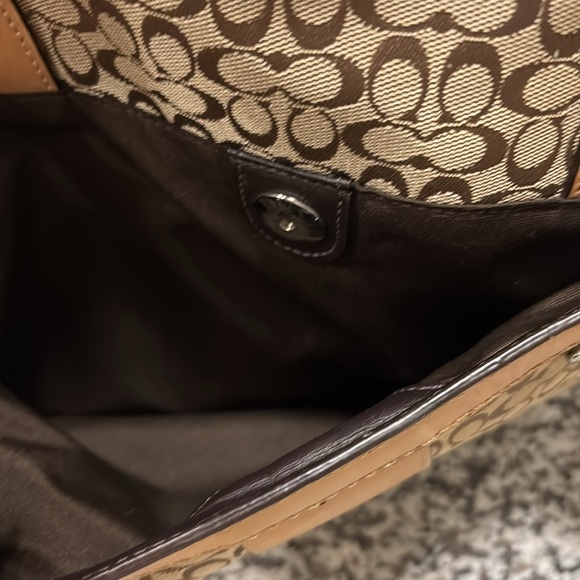 Coach Bag Extra Large~ Very Good Condition~Lots of Storage!!!! - Picture 6 of 16